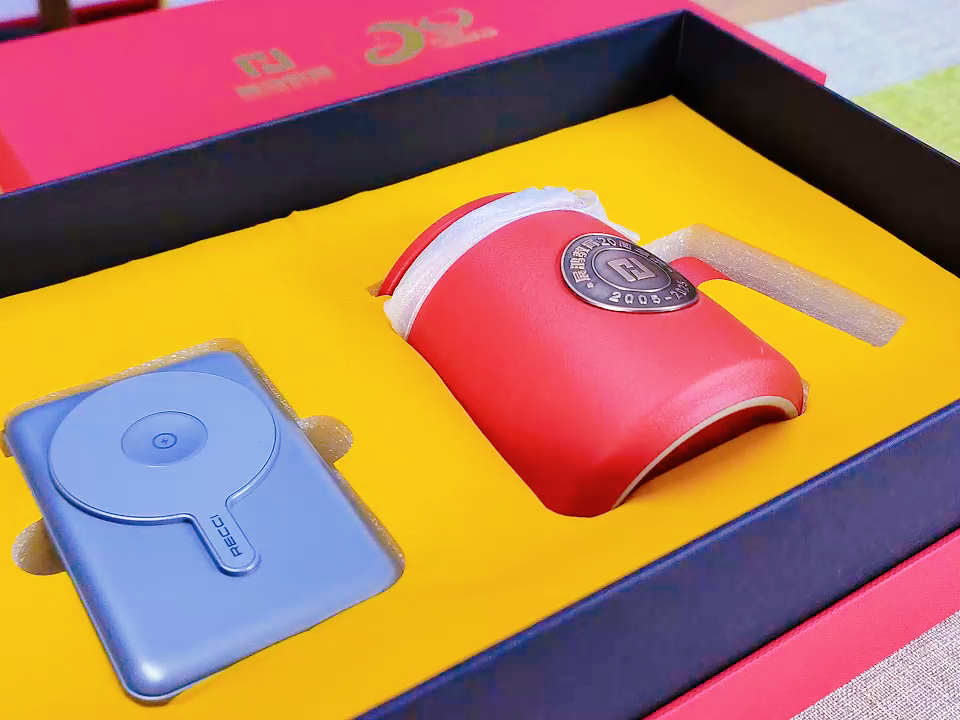 企業(yè)周年慶禮品設(shè)計(jì)：知識(shí)傳承與實(shí)用關(guān)懷的融合